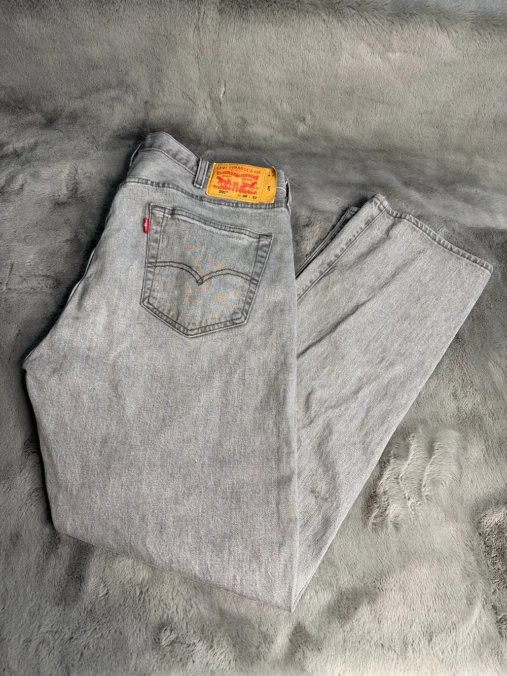 Levi's Men's Light Gray Relaxed Fit Jeans